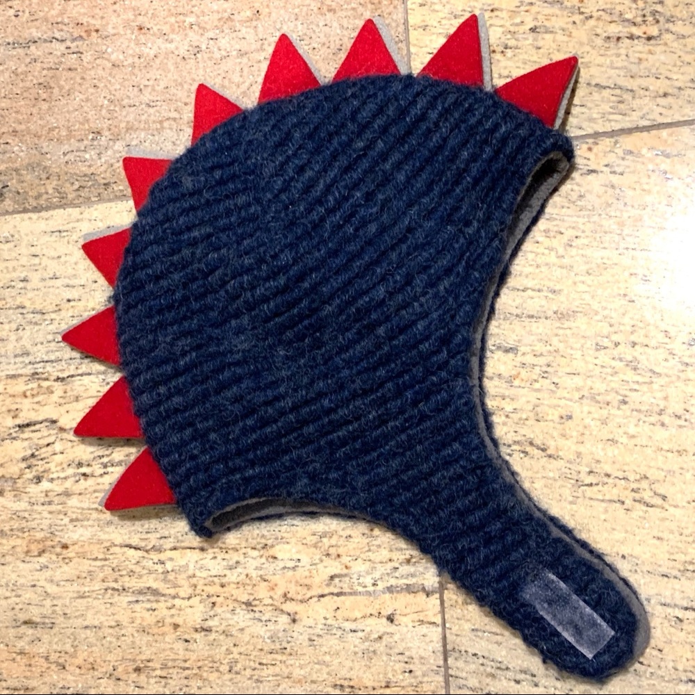 Adorable dinosaur hat 🦖— blended wool — size 2-4